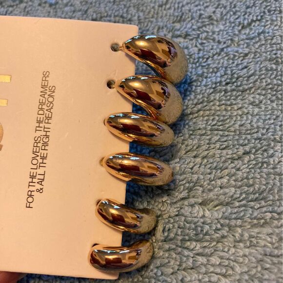 8 Other Reasons 18kt Gold Plated Half Moon Post Back Earrings Set - Picture 2 of 6